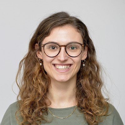 Portraitbild Stephanie Seeger